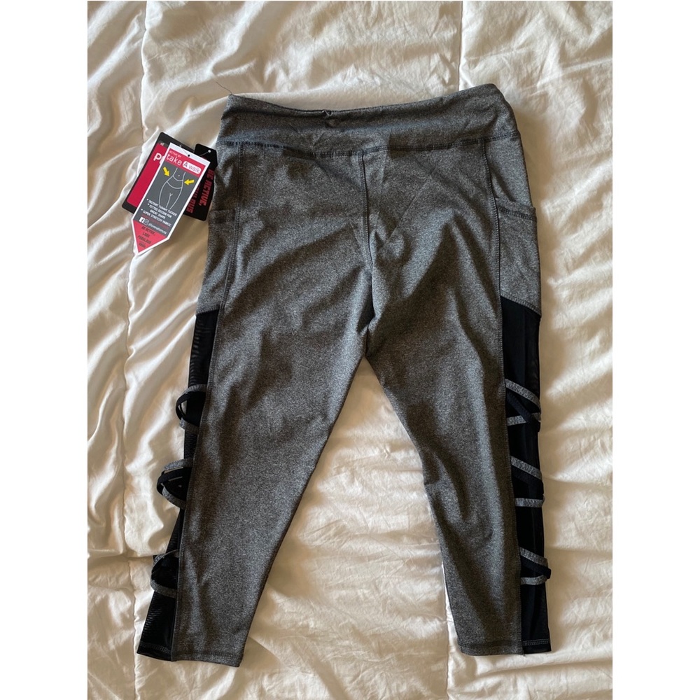 Grey And Back Fitted Leggings Stretchy Women’s Size M Side Pocket (Cell Phone)